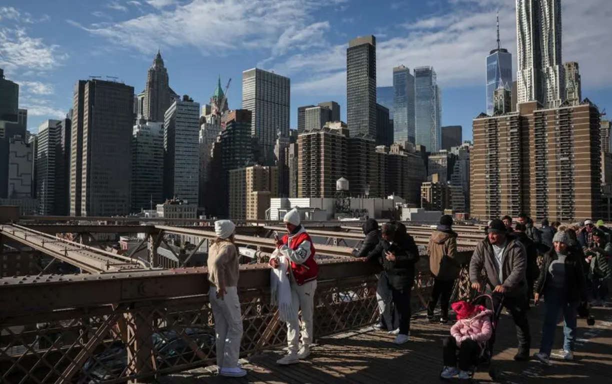 US services sector activity falls in May with increased business prices